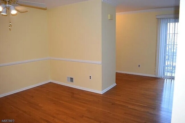 Building Photo - 65 Jamestown Rd