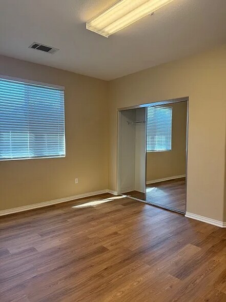 Building Photo - 375 Deodar St