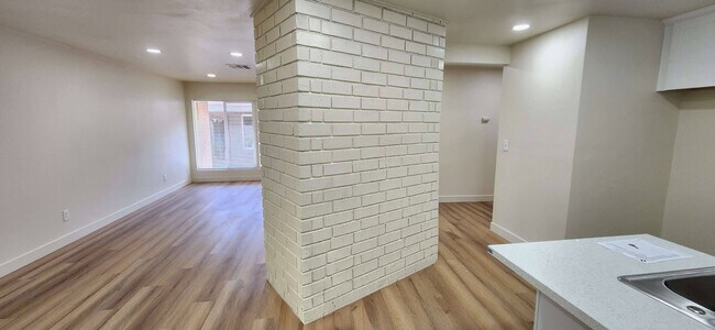 Building Photo - 1417 N Pennsylvania Ave