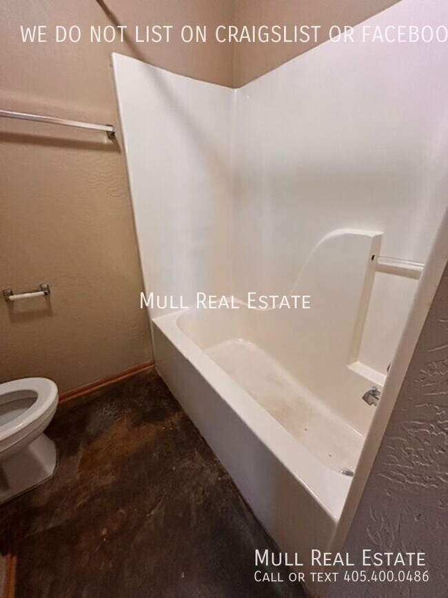 Building Photo - 2828 SE 89th Terrace