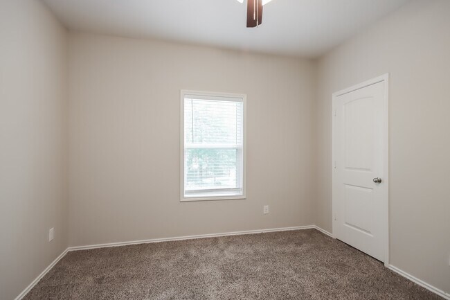 Building Photo - 511 Topsail Way