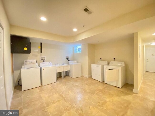 Building Photo - 1417 N 17th St