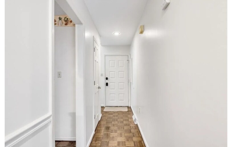 Building Photo - 1181 Pebble Dr