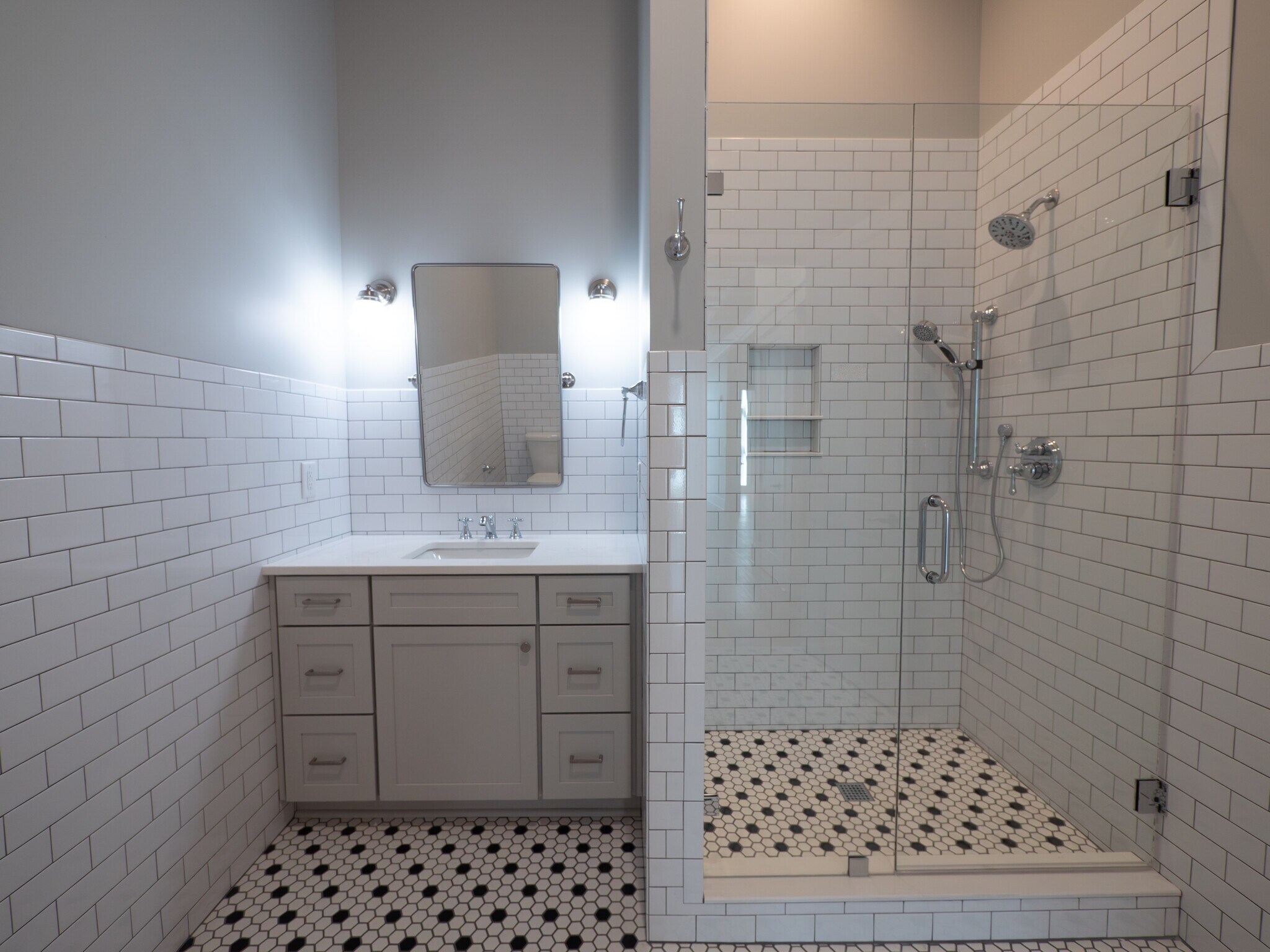 Building Photo - 121 N Main St