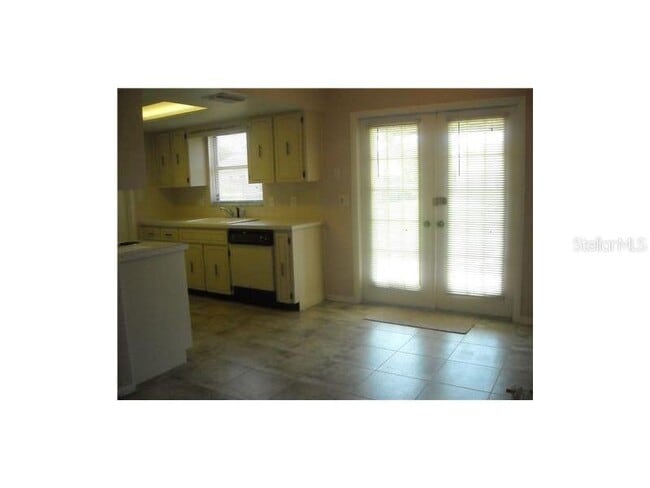 Building Photo - 1301 Greenlea Dr