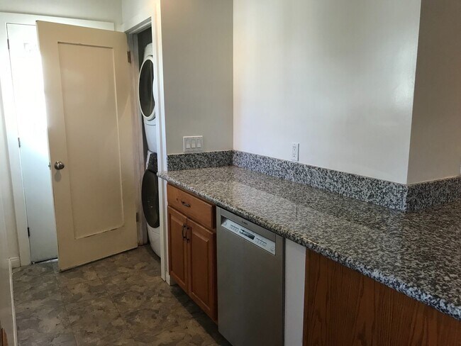 Building Photo - Fenced 3 Bedroom House with Two Car Driveway! Located in the Heart of North Park! In Unit Washer ...