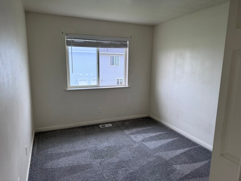 Building Photo - 2505 W 450 N