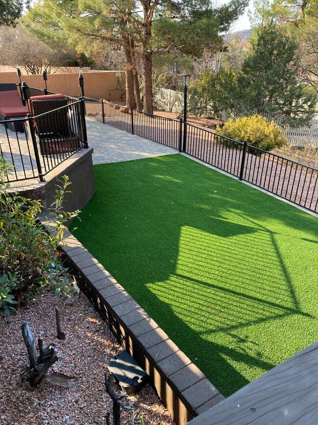 Building Photo - Gorgeous, modern, remodeled, furnished ren...
