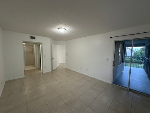 Building Photo - 2636 SE 20th Ct