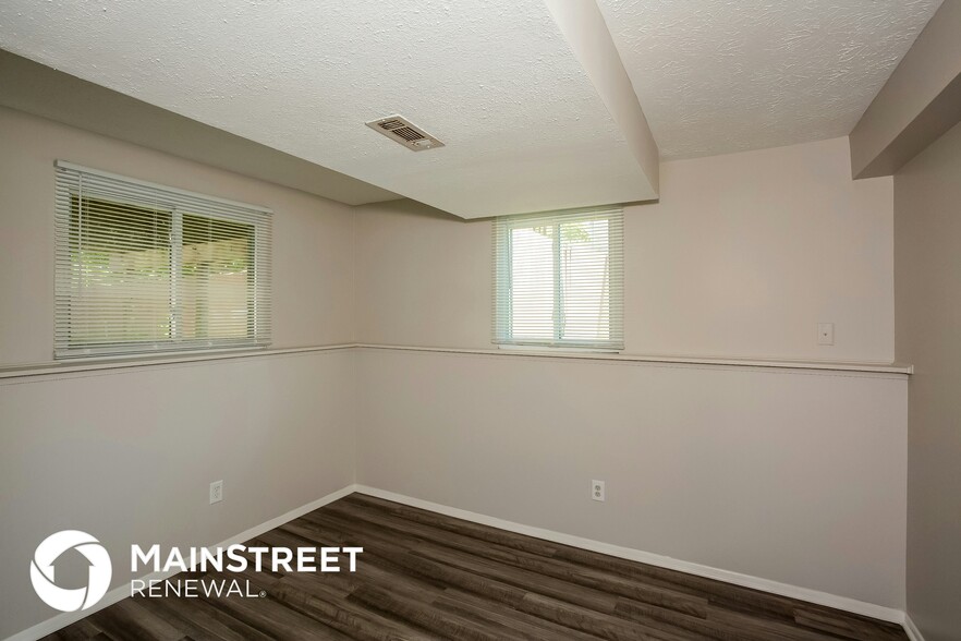 Building Photo - 6824 Littleton Dr