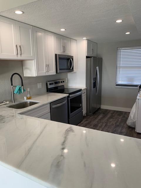 Building Photo - 1401 N Riverside Dr