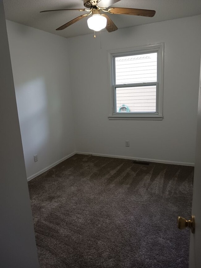 Building Photo - Well-Maintained 3 Bedroom / 2 Bath Ranch Home