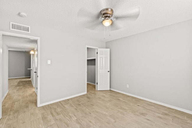 Building Photo - 6400 Edgemere Blvd