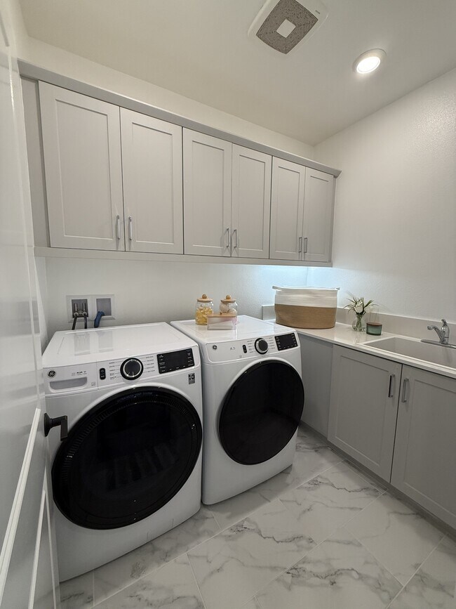 Building Photo - 8160 Rose Quartz Cir