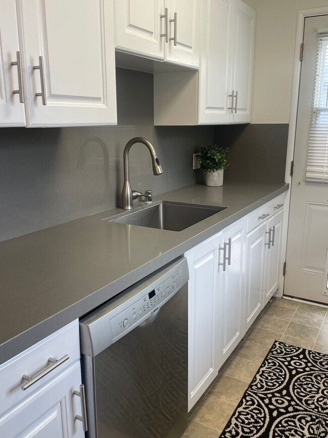 Building Photo - Gorgeous Hermosa Hills home with spacious ...