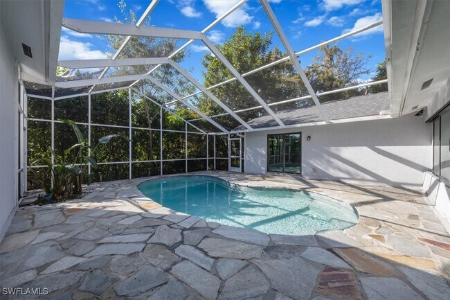 Building Photo - 6161 Waxmyrtle Way