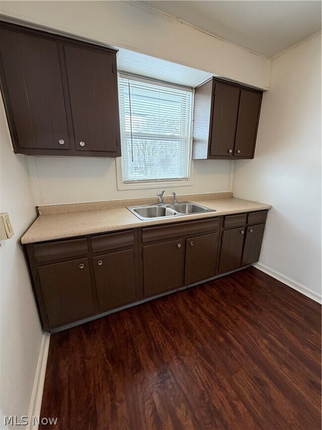 Building Photo - 1870 Cordova Ave