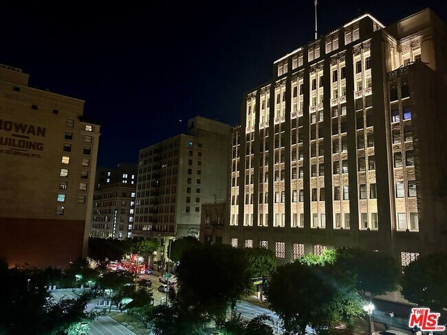 Building Photo - 416 S Spring St