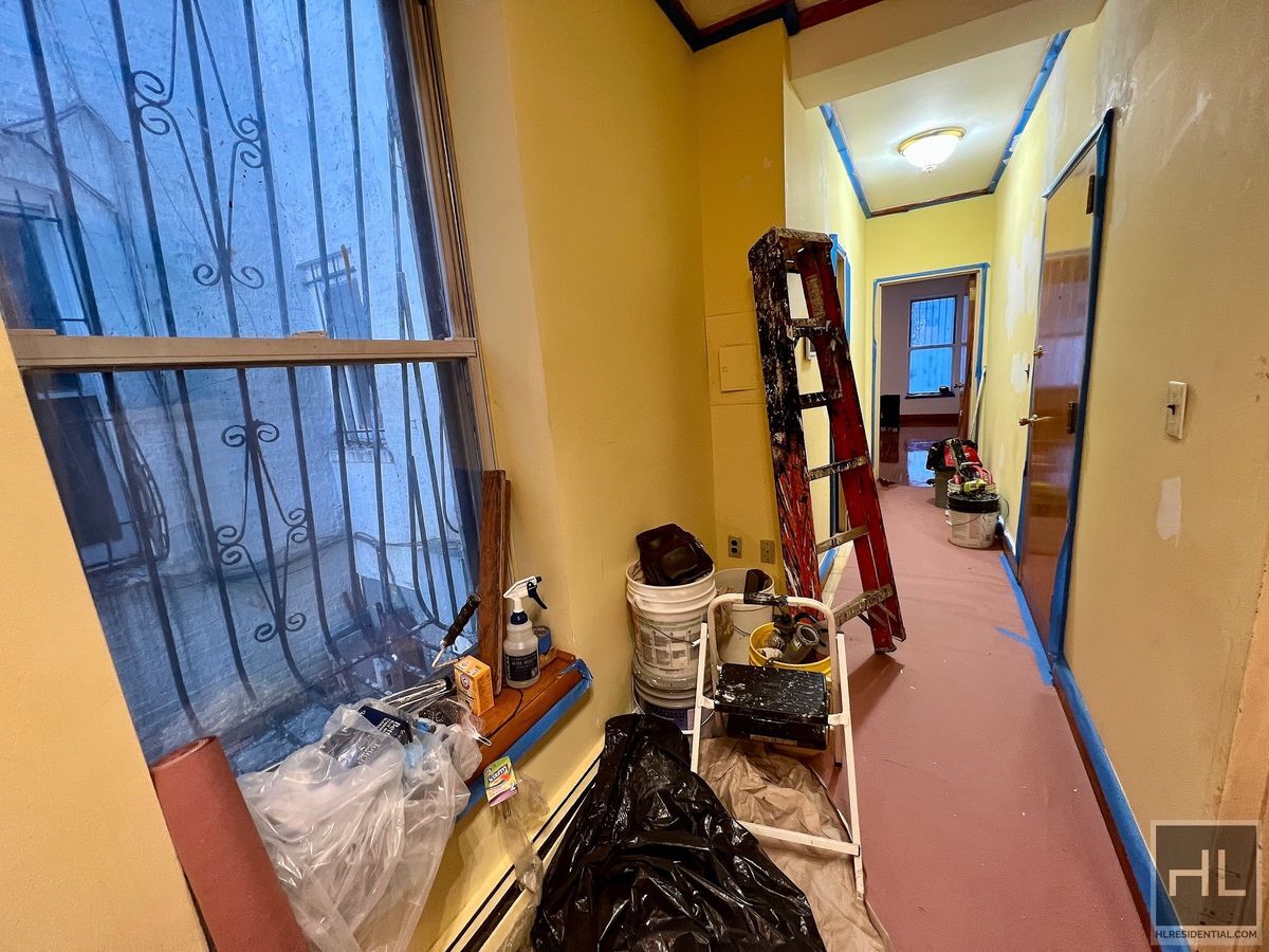 Building Photo - Spacious Studio Apartment In Prospect Heights Across The Street From Brooklyn Museum