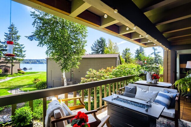 Building Photo - Lake Villas Condominiums ~ Redmond