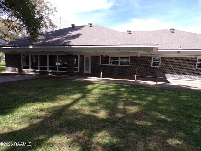 Building Photo - 208 Thoroughbred Dr