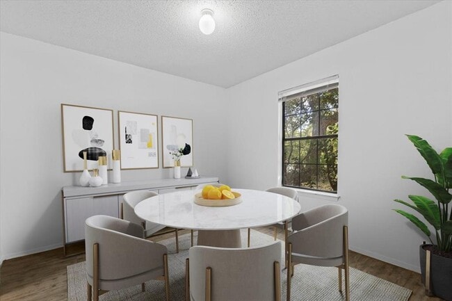 Building Photo - 6300 London Dr