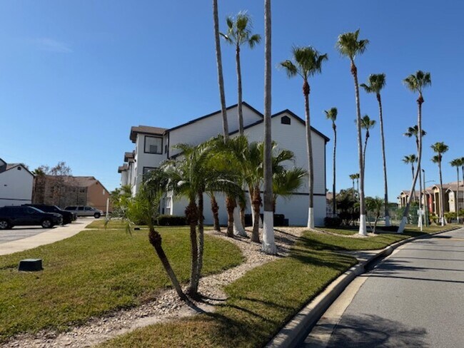 Building Photo - Spacious and Beautiful - Unfurnished 2/2 at Villas Del Sol !