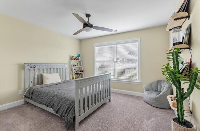 Building Photo - Show stopping 5 bed/3 bath rental in the h...
