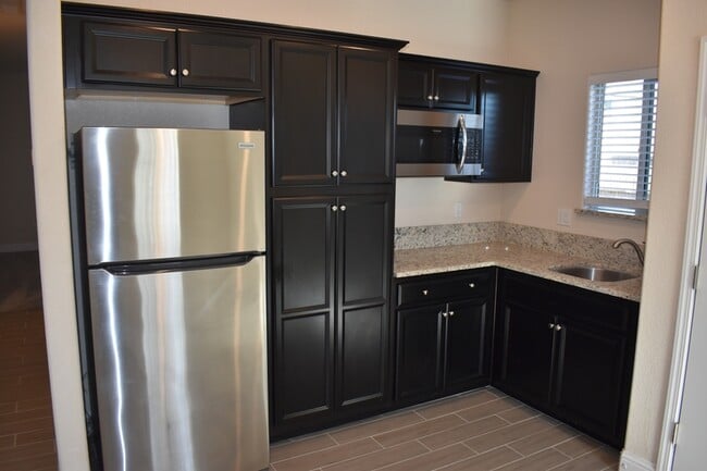 Building Photo - 2423 Gabriel Dr