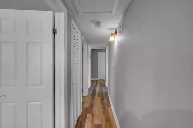 Building Photo - 360 Chicago Ave