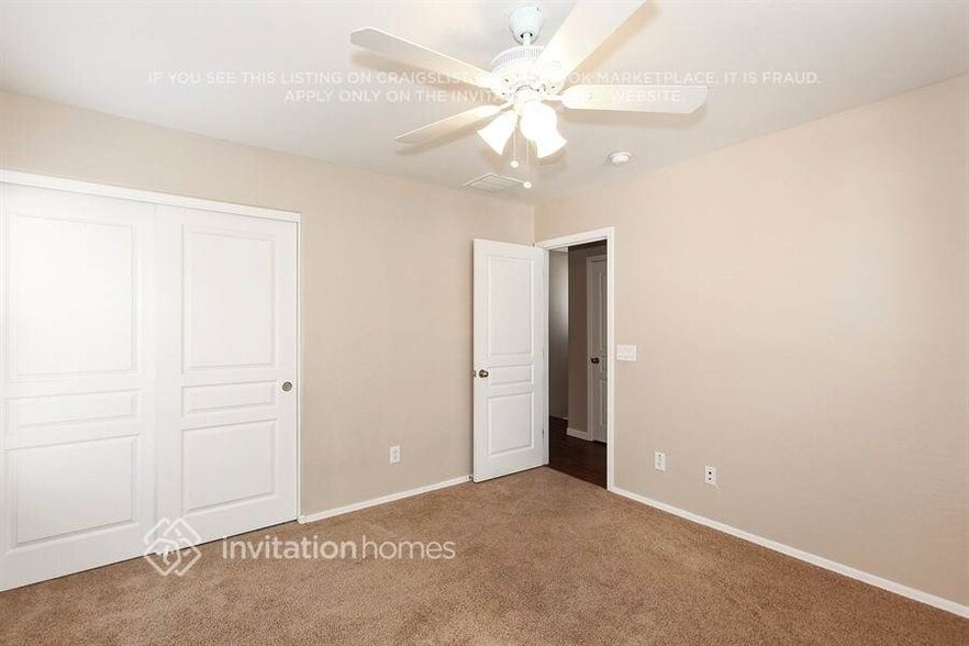 Building Photo - 3915 S Napa Ln