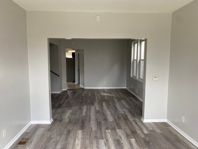 Building Photo - 4 bed -room house