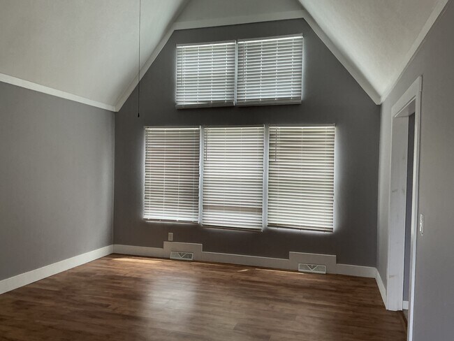 Building Photo - 814 Lorraine Dr