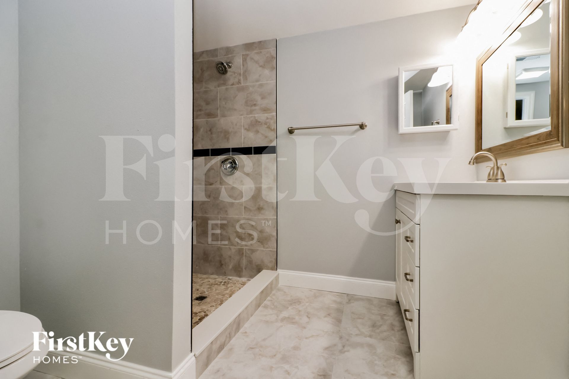 Building Photo - 3844 Elmwood Dr