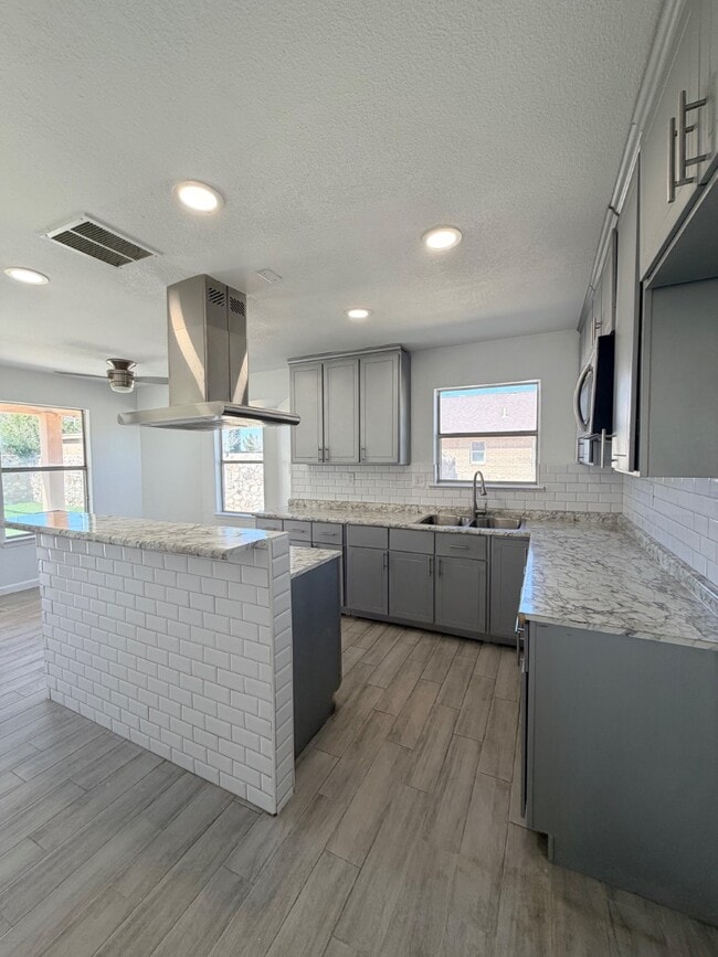 Building Photo - 5729 Saplinas Rd