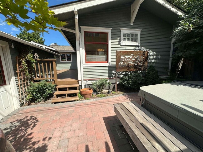 Building Photo - 607 NW Federal St