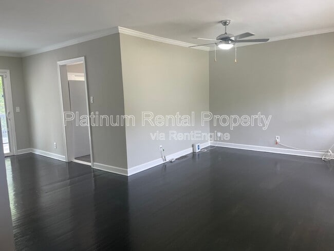 Building Photo - 3485 Maplehurst Dr