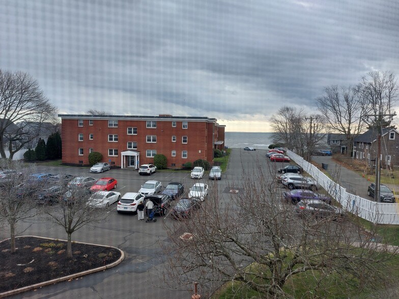 Building Photo - 181 Melba St