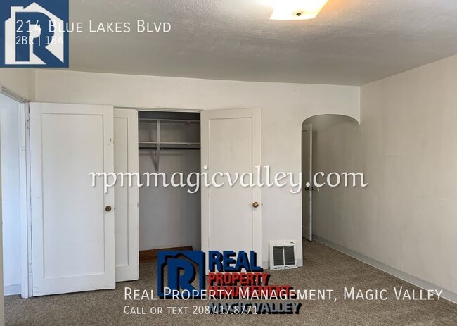 Building Photo - Large Apartment at Affordable Price!