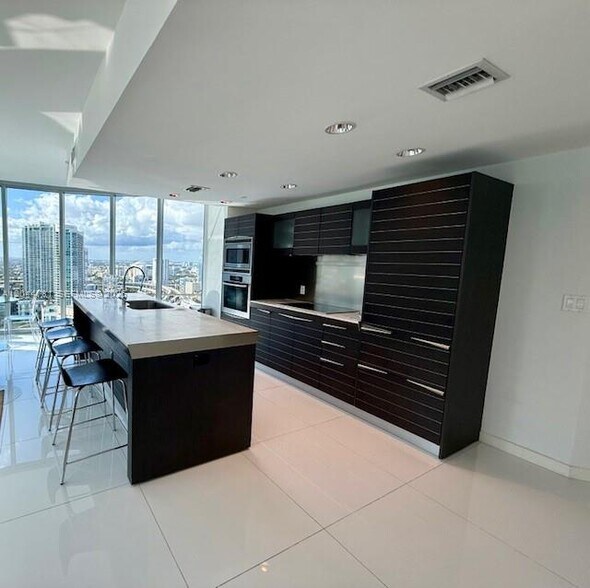 Building Photo - 200 Biscayne Boulevard Way