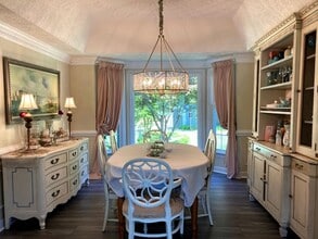 Building Photo - 117 Runaway Ln