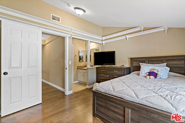 Building Photo - 683 Triunfo Canyon Rd