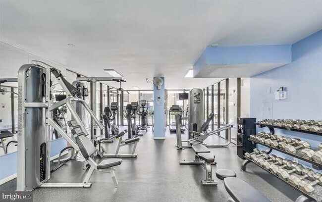 Building Photo - 118 Monroe St