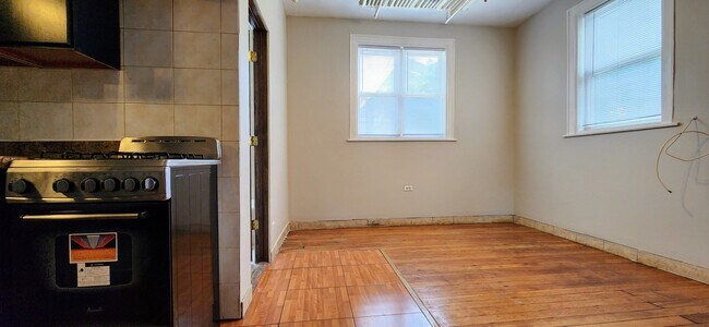 Building Photo - 4764 N Virginia Ave