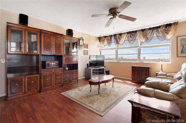Building Photo - 1351 NE Miami Gardens Dr