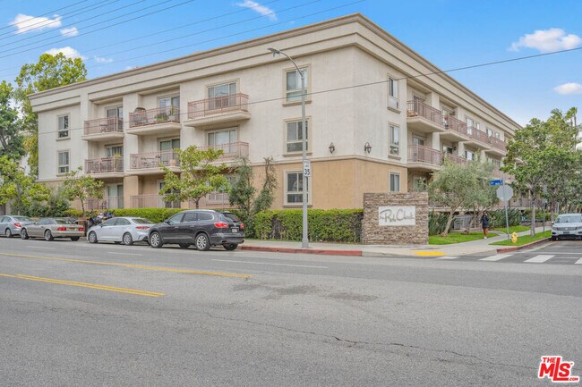 Building Photo - 141 S Clark Dr