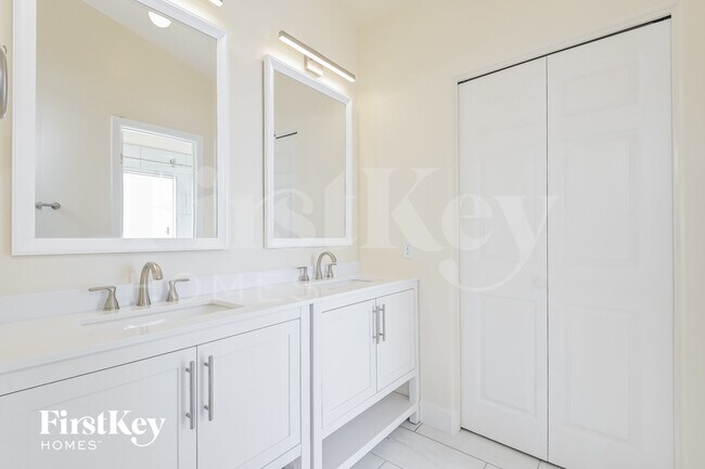 Building Photo - 11832 N Labyrinth Dr