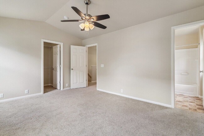 Building Photo - 2704 Stonecrop Ridge Grove