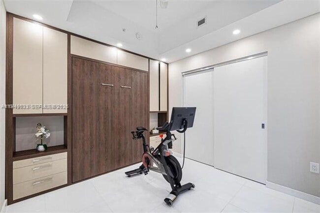 Building Photo - 851 NE 1st Ave