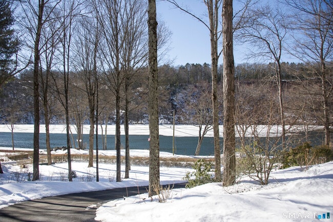 Building Photo - 67 Lake Lillinonah Rd N